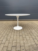 Original round Knoll Tulip dining table (120cm) Carrara marble