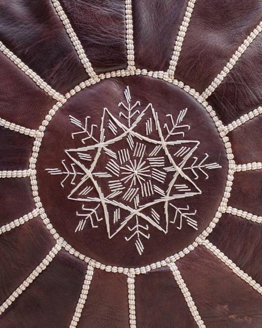 Pouf marocchino in pelle, realizzato a mano.