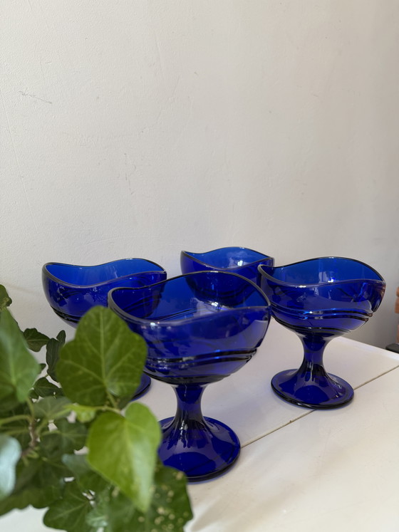 Image 1 of Set aus 4 blauen Coupé-Gläsern