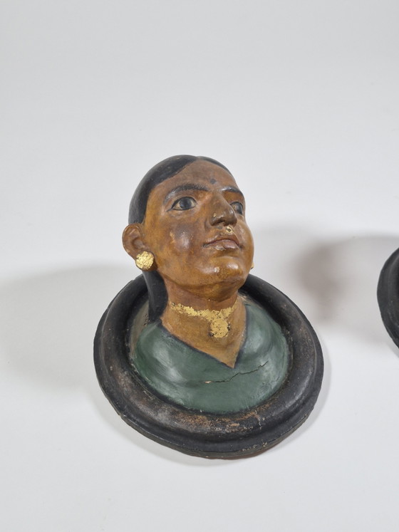 Pair of antique terracotta polychrome portrait busts from Rajasthan – Sculpture, Ceramic, Wood (photo 3 of 15)