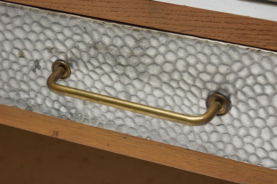 Image 1 of Credenza Mid-Century Modern con facciata in metallo martellato, Francia, anni '60