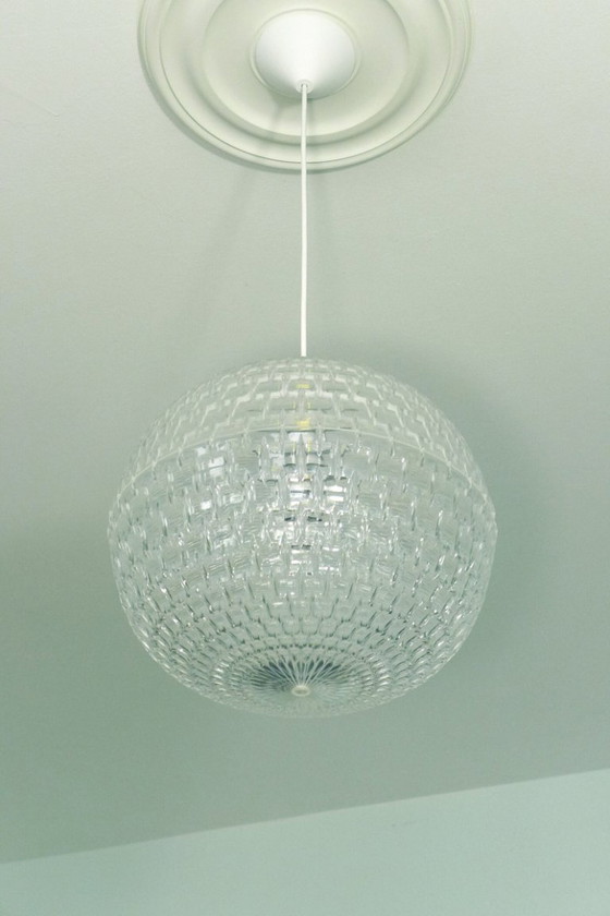 Image 1 of Lampada a sospensione vintage stile space age, ERCO, sfera in acrilico, anni '60, anni '70.