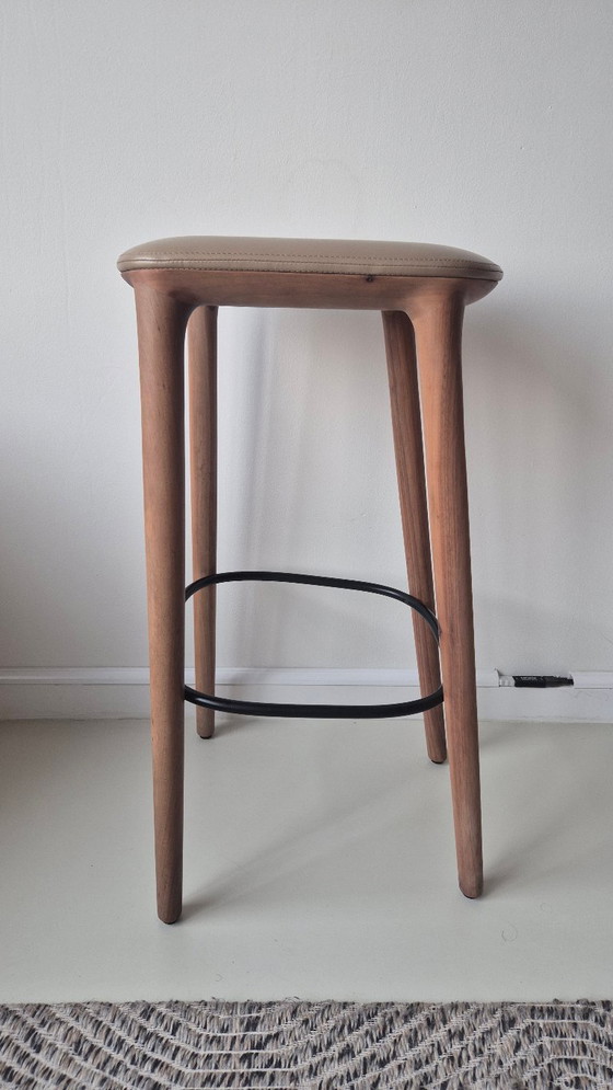 3 x Artisan Neva Hocker, 79 cm hoch, mit Ledersitz und schwarzer Fußstütze, in sehr gutem Zustand – Barhocker (photo 4 of 24)