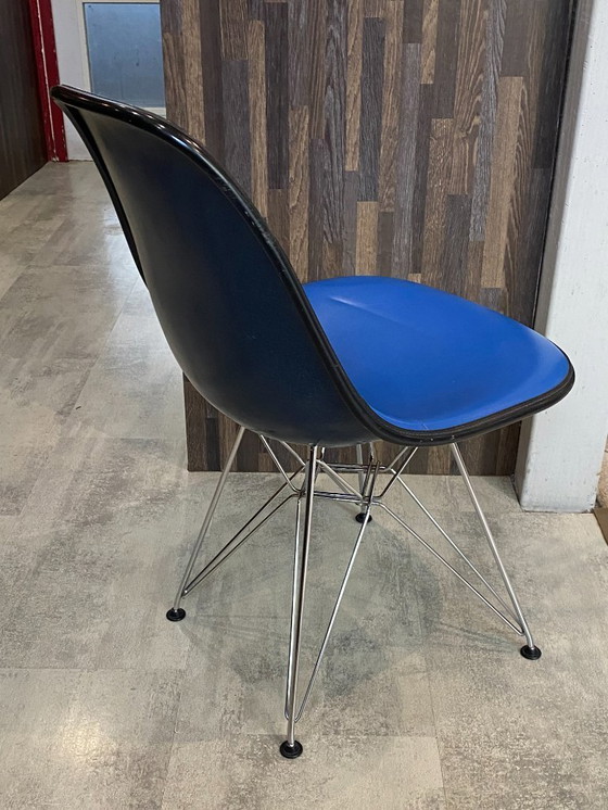 Image 1 of Sedia vintage Eames Herman Miller in vinile blu e fibra di vetro (anni '50, '60, '70)