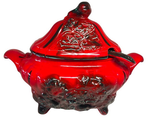 Sopera grande de cerámica roja vintage con tapa y cucharón, estilo barroco, 38 cm.