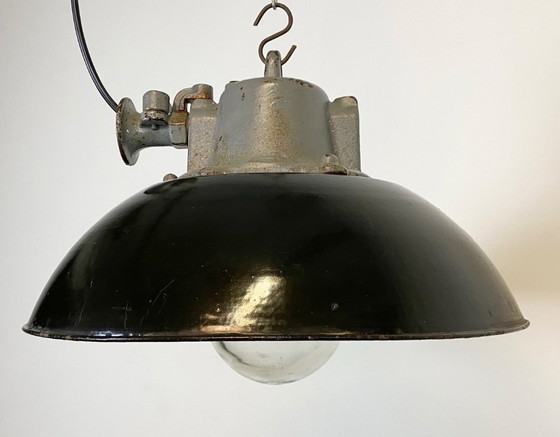 Image 1 of Suspension industrielle en émail noir et fonte, années 1960