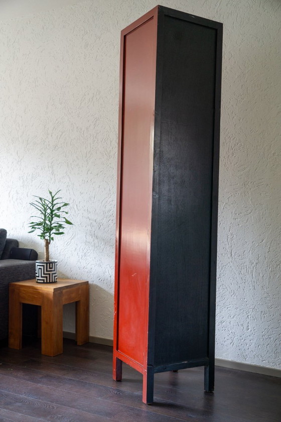Image 1 of Originaler, handgefertigter chinesischer Schrank.