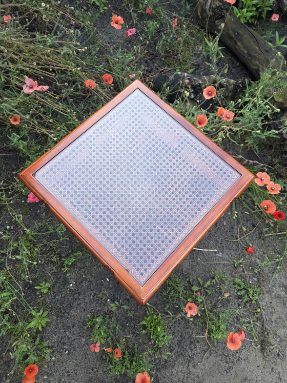 Image 1 of Vintage faux bamboo bijzettafel met glas en Weens vlechtwerk