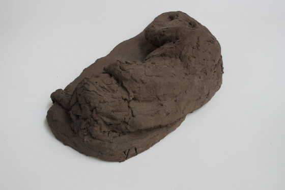 Image 1 of Yolande Ide (1931) - Scultura, Donna nuda sdraiata - 39 cm - Terracotta