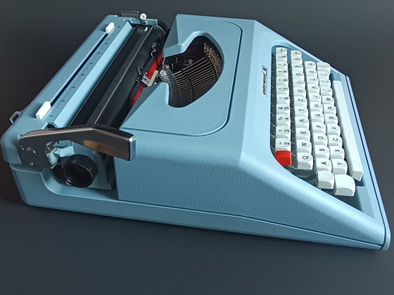 Image 1 of Restored Underwood 16 (1977) typewriter – a rare example