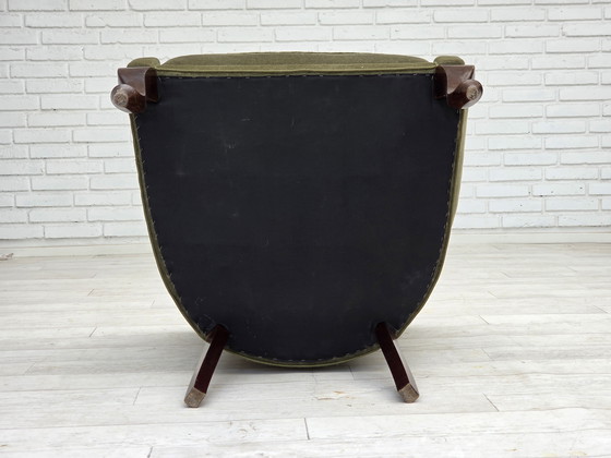 Image 1 of Fauteuil danois des années 60, velours vert, pieds en hêtre.