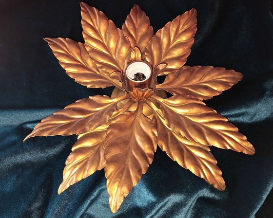 Image 1 of Lámpara de techo florentina chapada en oro de mediados de siglo, diseñada por Hans Kögl en la década de 1960.