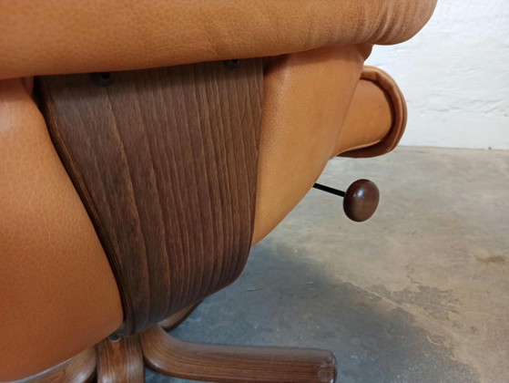 Hjellegjerde Møbel cognac leather recliner armchair and footstool – Wood (photo 7 of 15)