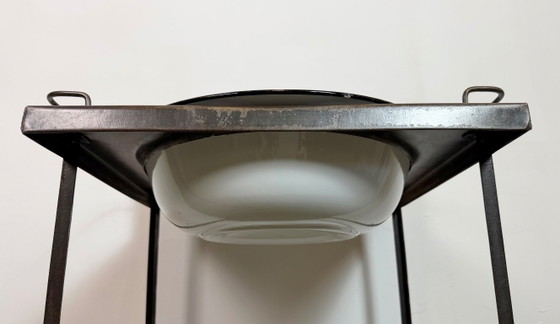 Image 1 of Lavabo industrial antiguo de hospital, década de 1960.