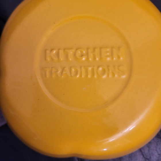 Image 1 of Enamelled cast iron casserole dish, yellow bell pepper