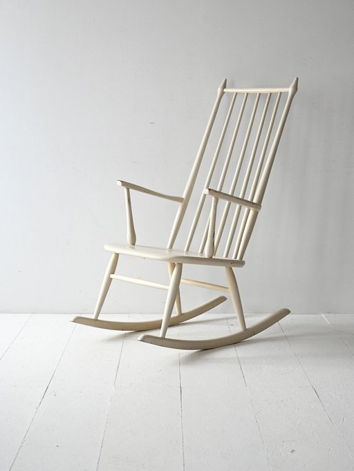 Sedia a dondolo scandinava vintage in legno laccato bianco