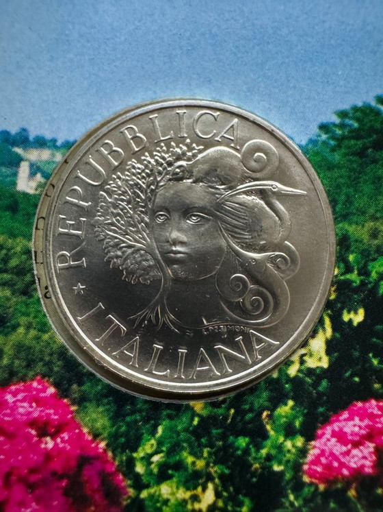 Image 1 of Zilveren munt uit 1994 met flora en fauna.