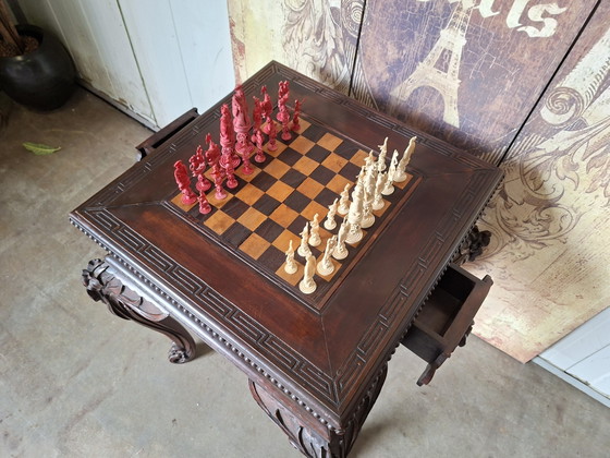 Antiek oosters schaakspel inclusief schaakstukken  afm. 67x67cm en 76 cm hoog. – Tafels, Wood (photo 4 of 8)