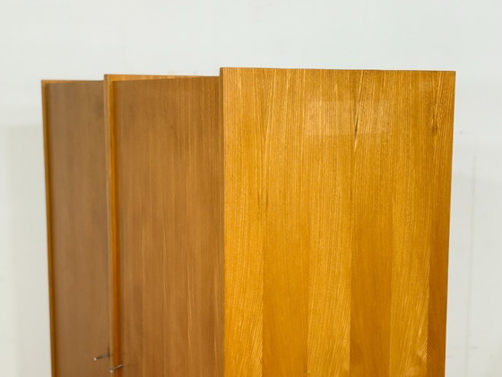 Image 1 of Bellissimo armadio di metà secolo / armadio per la biancheria / mobile in legno / armadio vintage