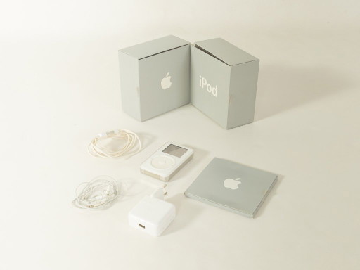 Apple iPod Classic (molette tactile) 10 Go – decoratie, Metal, Plastic (photo 2 of 9)