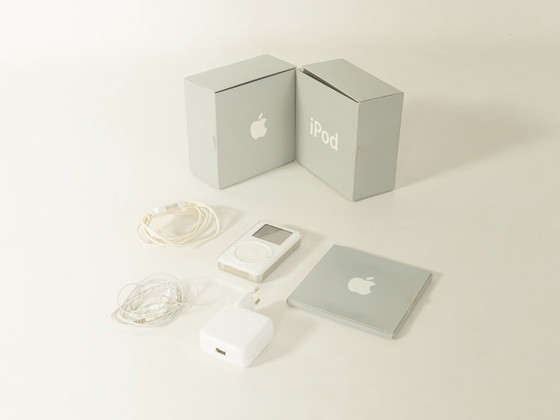 Apple iPod Classic (molette tactile) 10 Go – Décoration, Metal, Plastic (photo 2 of 9)