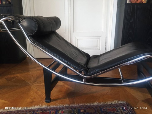 LC4 Chaises longue, ontworpen door Le Corbusier, Pierre Jeanneret en Charlotte Perriand, Zwart