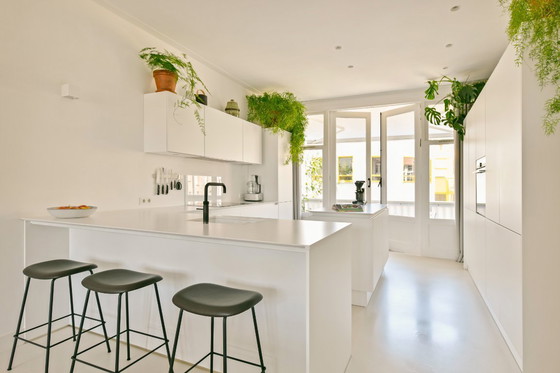 Image 1 of Sgabello da bar Muuto Fiber Tube design, 4 pezzi, 65 cm, in pelle nera