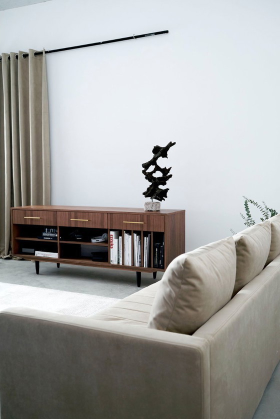 Image 1 of Cómoda giratoria de nogal O-S07 con tres cajones