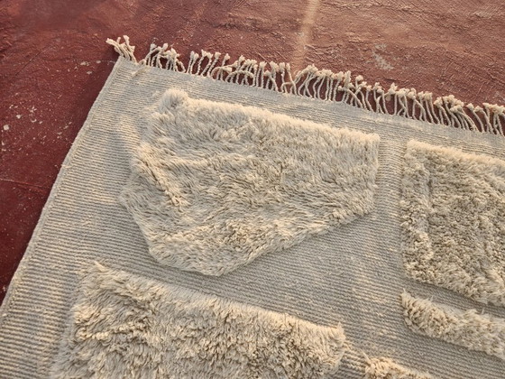 Image 1 of Grande tappeto marocchino Beni Ourain 350 x 250 cm – Tappeto berbero in lana tessuto a mano nei colori avorio e grigio