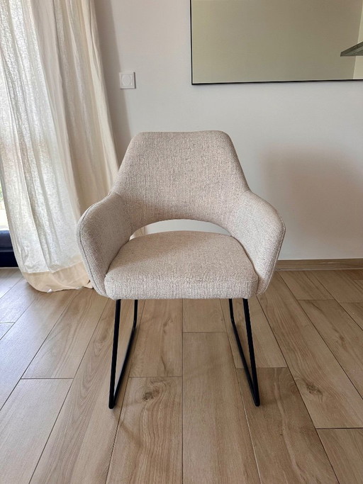 Een set van 4 stijlvolle eetkamerstoelen van Studio Puro – Metal, Textile