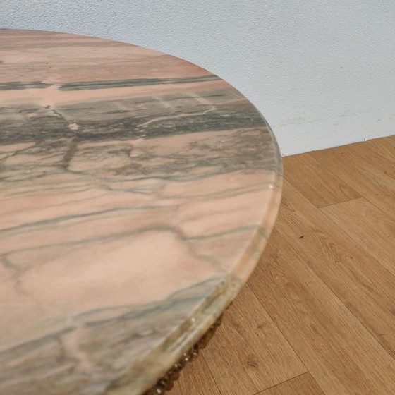 Table basse ronde de style Régence avec plateau en marbre onyx. – Tables basses, Marble, Brass (photo 12 of 13)