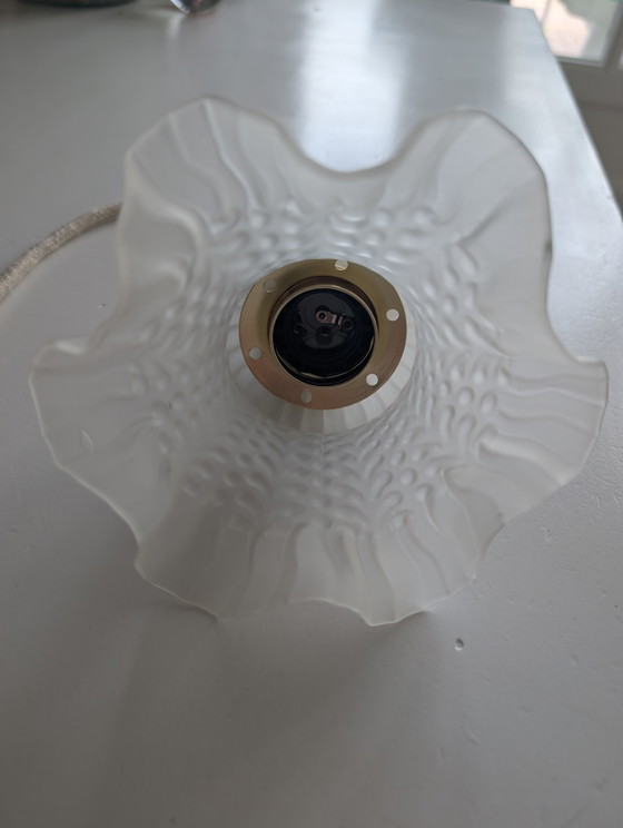 Image 1 of Bellissima e unica piccola lampada a sospensione vintage con paralume opalino