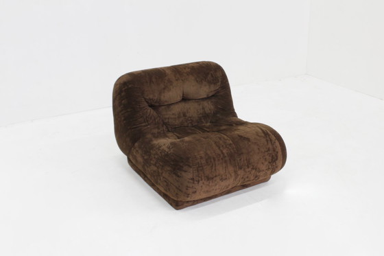 Image 1 of Vintage italiaanse fauteuil bruin velours jaren 70 