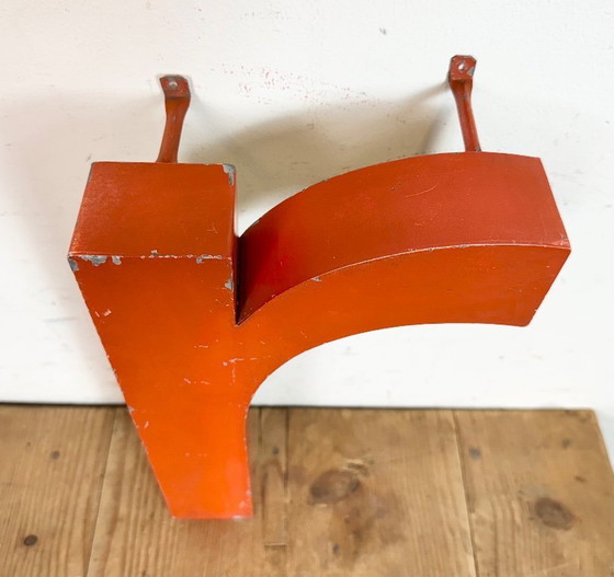 Image 1 of Lettera R in ferro rosso vintage, anni '70