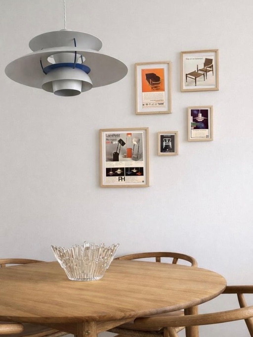 Materiale pubblicitario dal design vintage anni '60 e '70