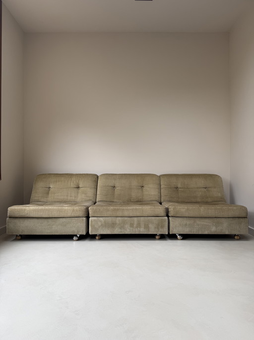 Trois éléments d'assise vintage en tissu velours côtelé