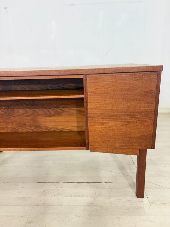 Image 1 of Bureau uit het midden van de vorige eeuw / Deens teakhouten bureau / vintage bureau / bureau uit de jaren 60
