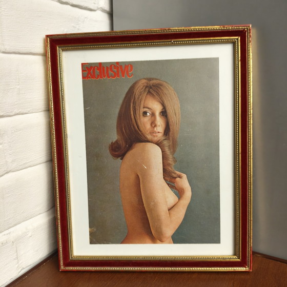 Framed Original 1968 Exclusive Magazine Page – Vintage Glamour Wall Art 27×33 cm – Photography, Paper, Wood (photo 2 of 7)
