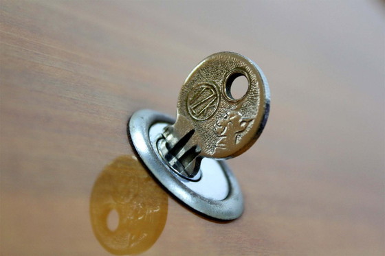 Image 1 of Kledingkast van essen- en walnoothout uit het midden van de 20e eeuw, afkomstig uit Jitona, jaren 60.