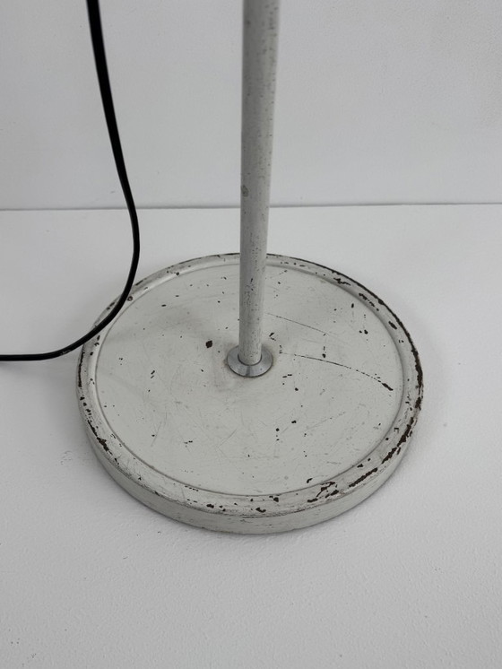 Image 1 of Lampadaire vintage orientable, métal laqué blanc mat et chrome, France, 1970