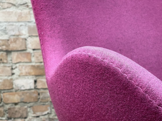 Image 1 of Fritz Hansen Egg Chair fuchsia