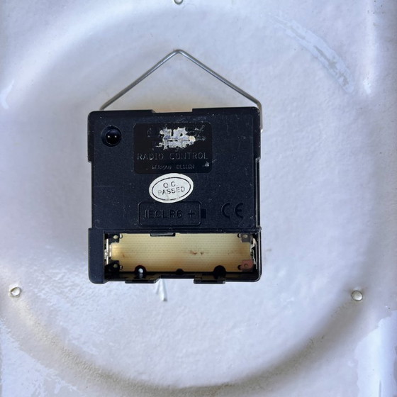 Image 1 of USL Radiogestuurde Wandklok | Duitsland | jaren 1980/1990 | Vintage Keramisch Frame