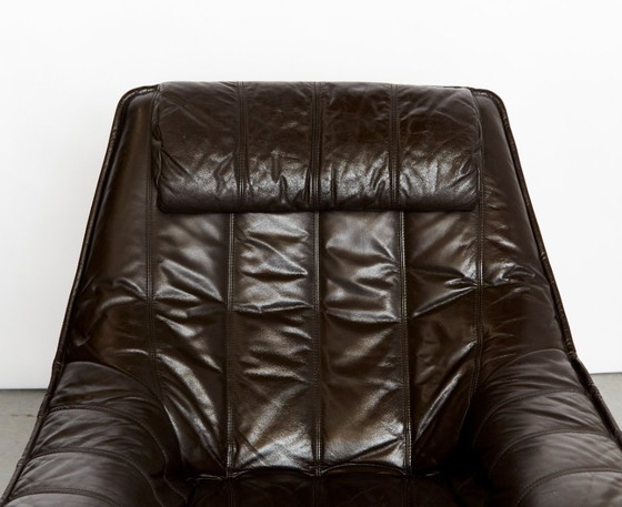 Image 1 of Fauteuil en voetenbank van bamboe en leer