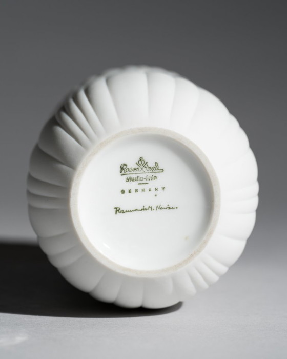 Image 1 of Rosenthal Anemone Porzellan-Trio kleiner Vasen mit Deckelbox von Rosemonde Nairac