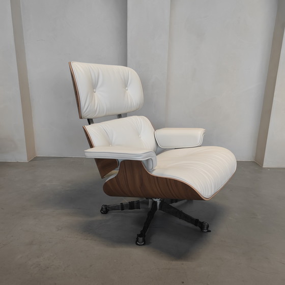 Image 1 of Sillón Vitra Eames con otomana - Nogal blanco - Piel de nieve