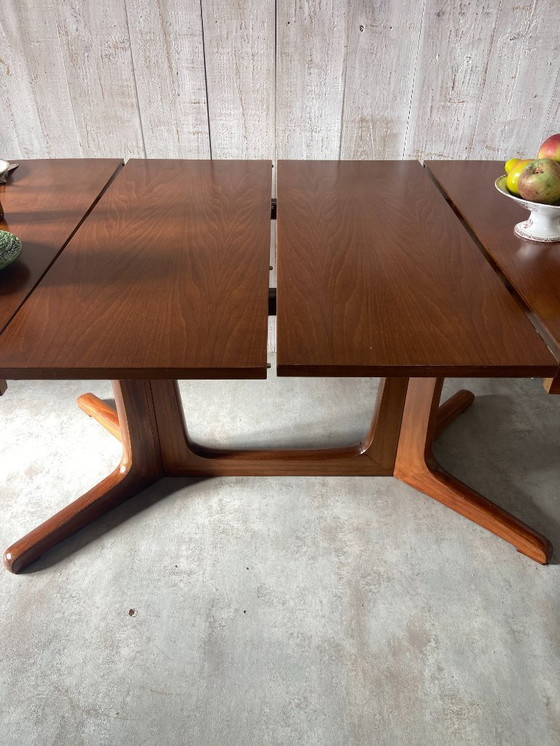 Image 1 of Extendable oval table 240cm (160cm)x 100cm