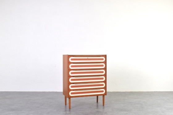 Cómoda de teca pintada a mano con estilo Op Art de mediados de siglo, década de 1960. – Wood (photo 2 of 17)