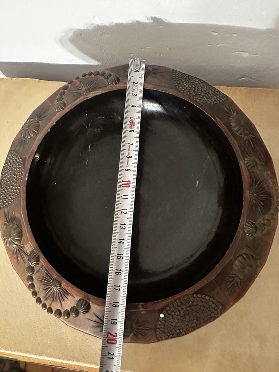 Image 1 of Vide Poche Tripode en Bois Sculpté ornements Metal - Mi-XX e siècle 