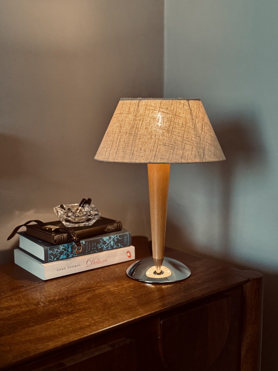 Image 1 of Lampada da tavolo di metà secolo | Base in legno cromato, paralume in lino caldo, stile scandinavo