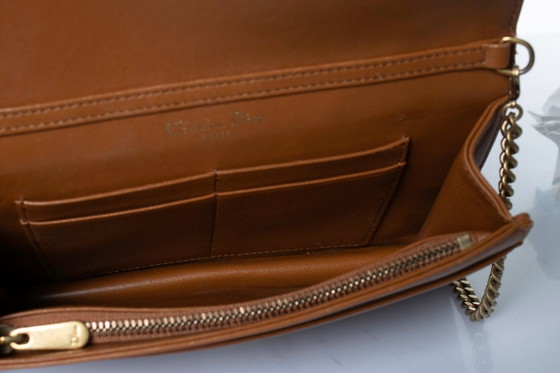 Image 1 of Bolso de hombro mini con cadena y tachuelas de Dior.